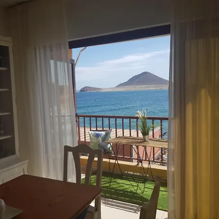 Apartment Red Mountain And The Sea *