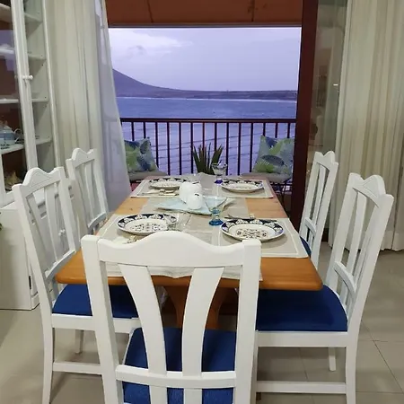 Red Mountain And The Sea Apartment *